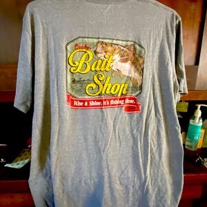 Light gray Lincoln outfitters 2XL
Bait shop tee